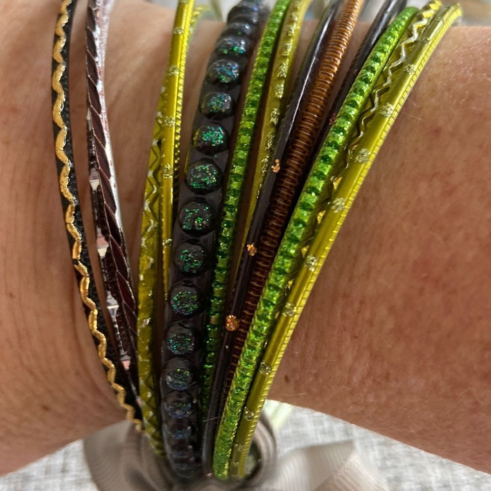 Set of 14 bracelets NWT multiple colors